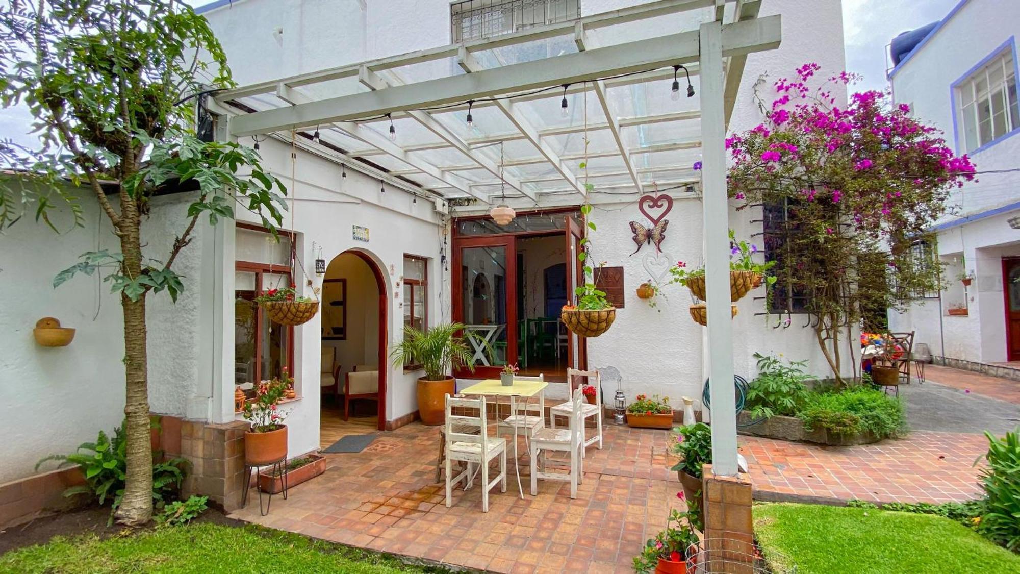 Sakti Hostal B&B Quito Exterior photo